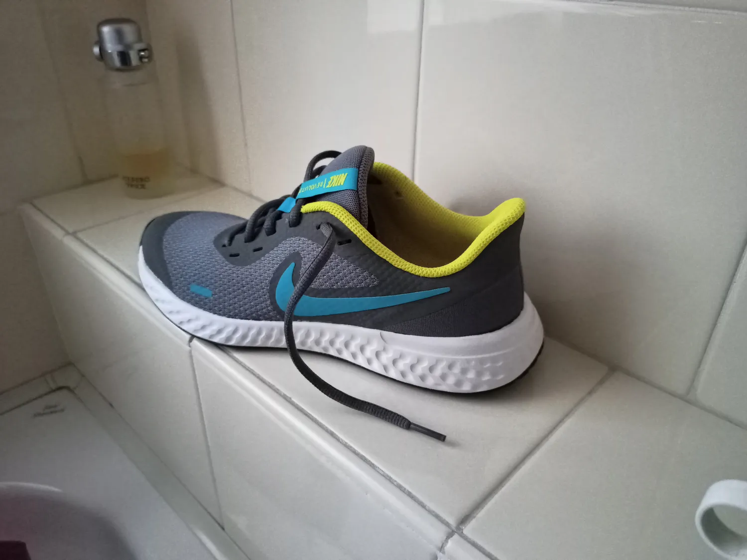 Nike Revolution 5 sneakers bimbi 22 EU blu grigio