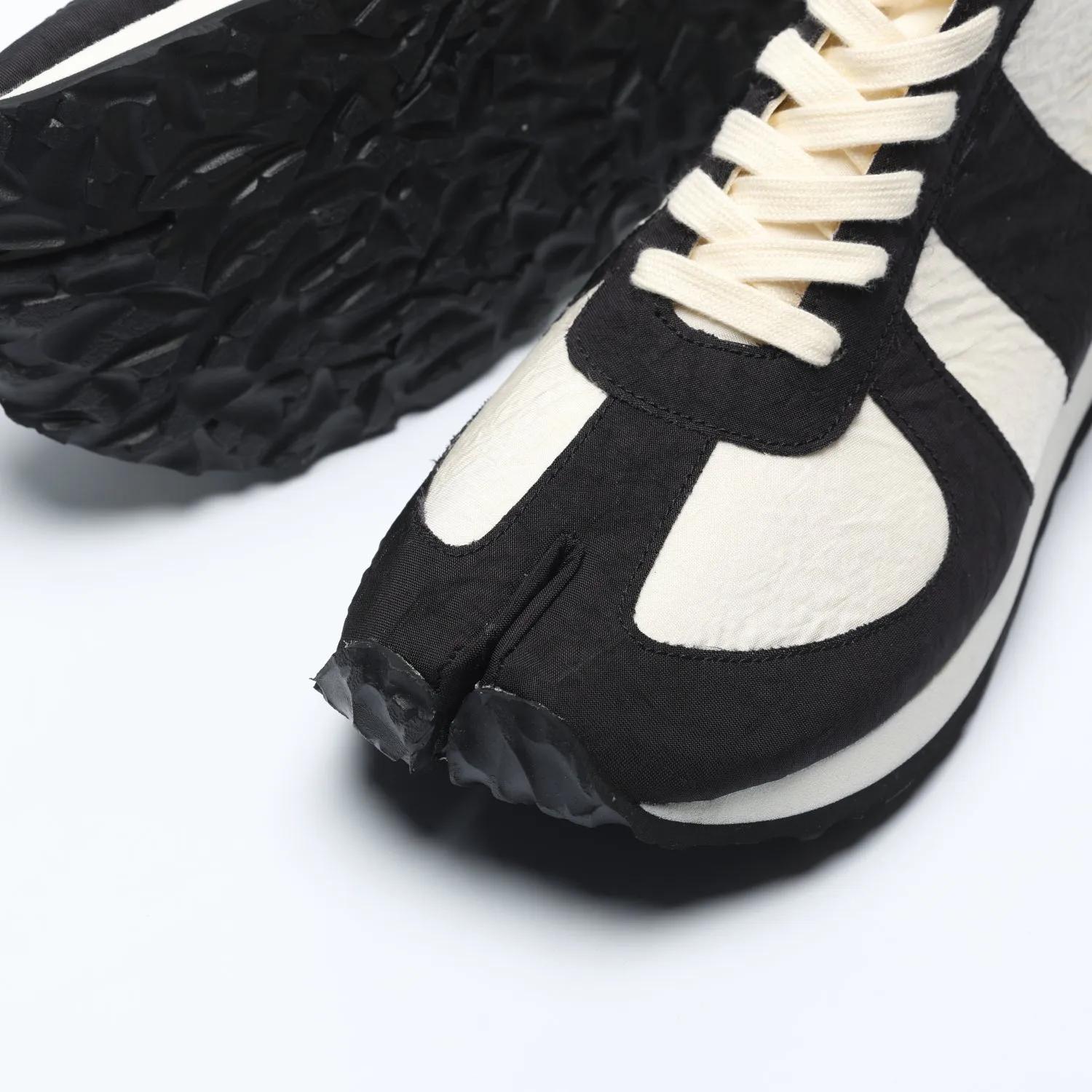 Tabito Brace Trainer Airbag tabito22 sneakers tabi bianco-nero airbag