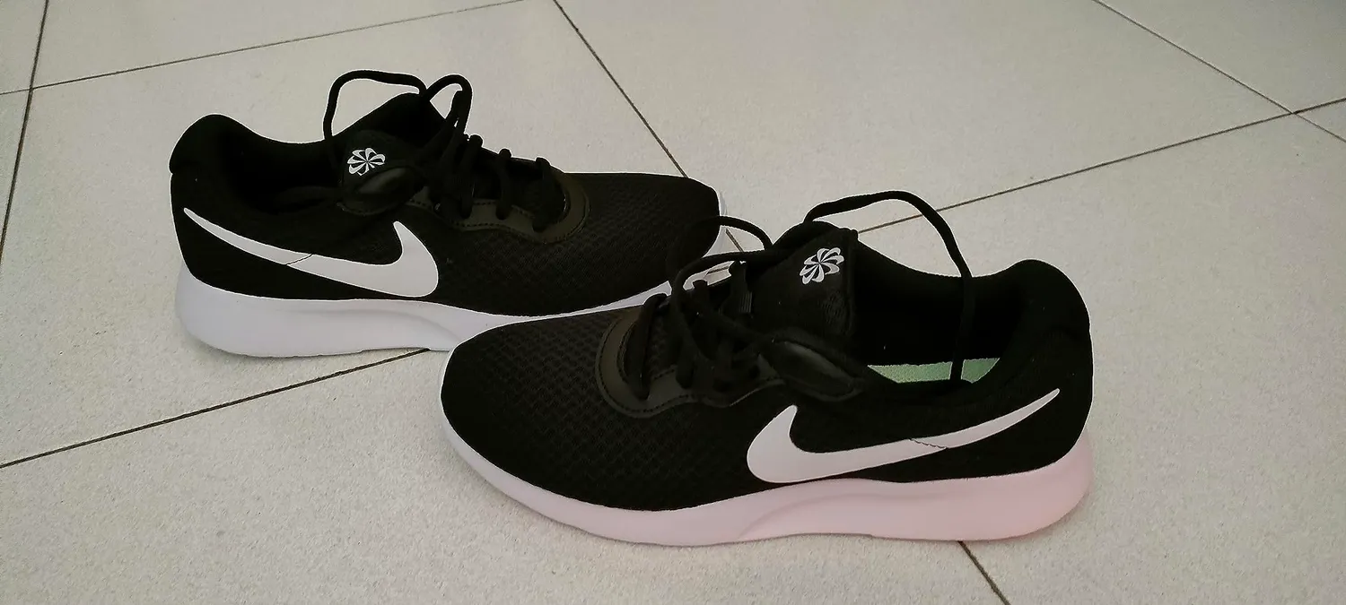 Nike Tanjun scarpe uomo 43 EU nero
