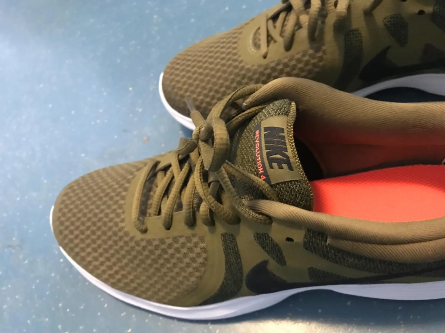 Nike Revolution 4 scarpe corsa uomo mesh traspirante