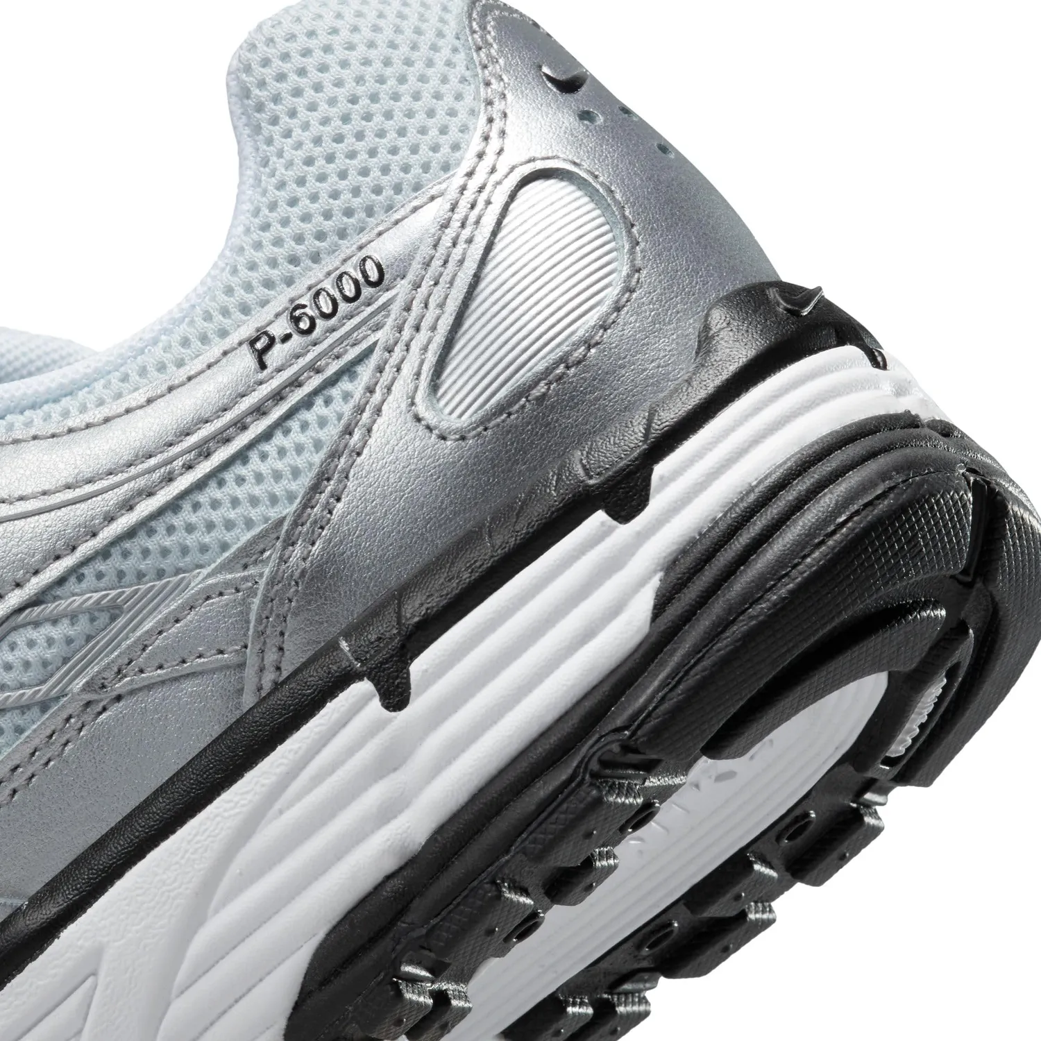 Nike P-6000 Sneaker Donna White Black Metallic Silver