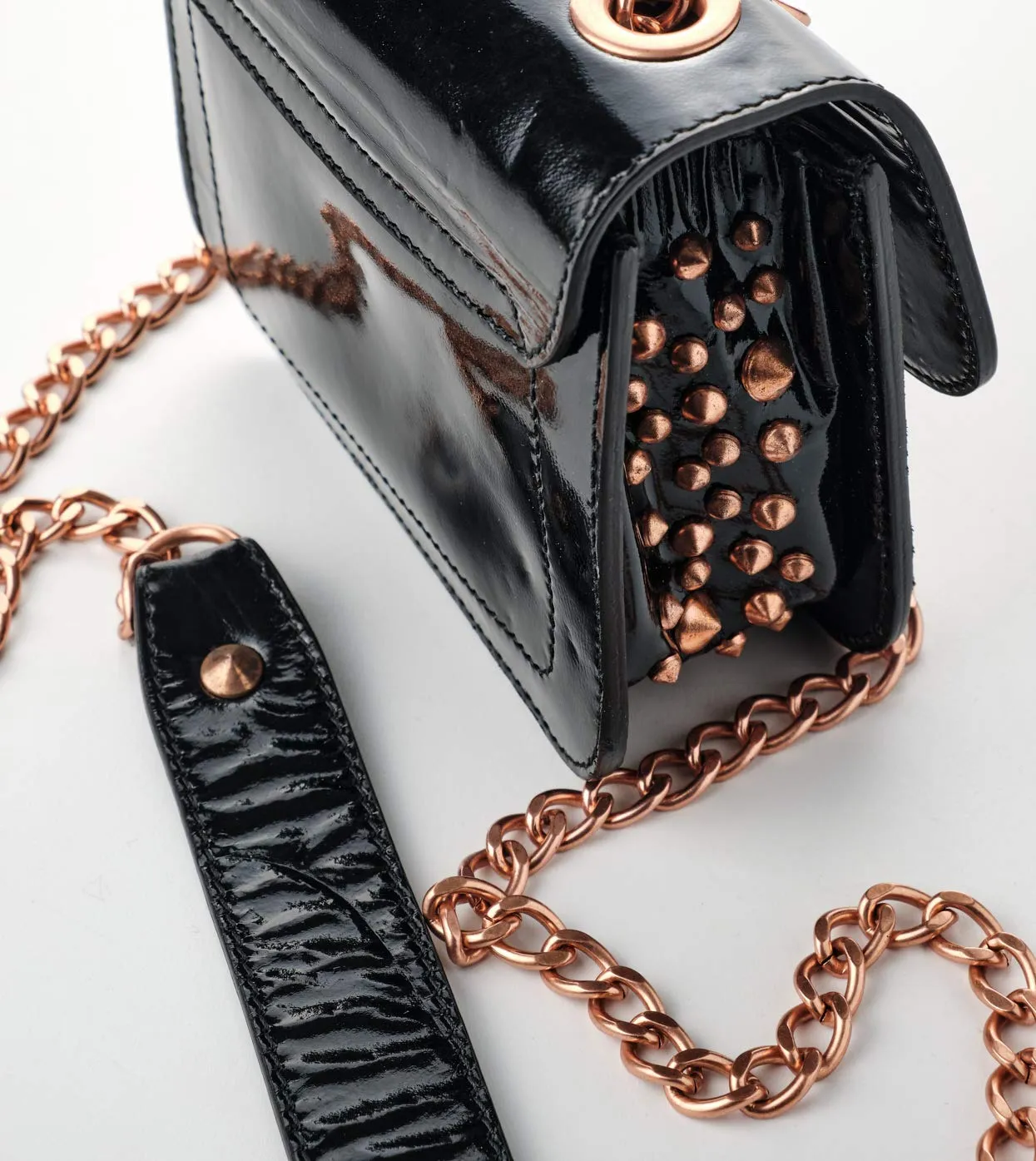 Alexander Smith mini borsa vernice borchie tracolla 13,5 cm