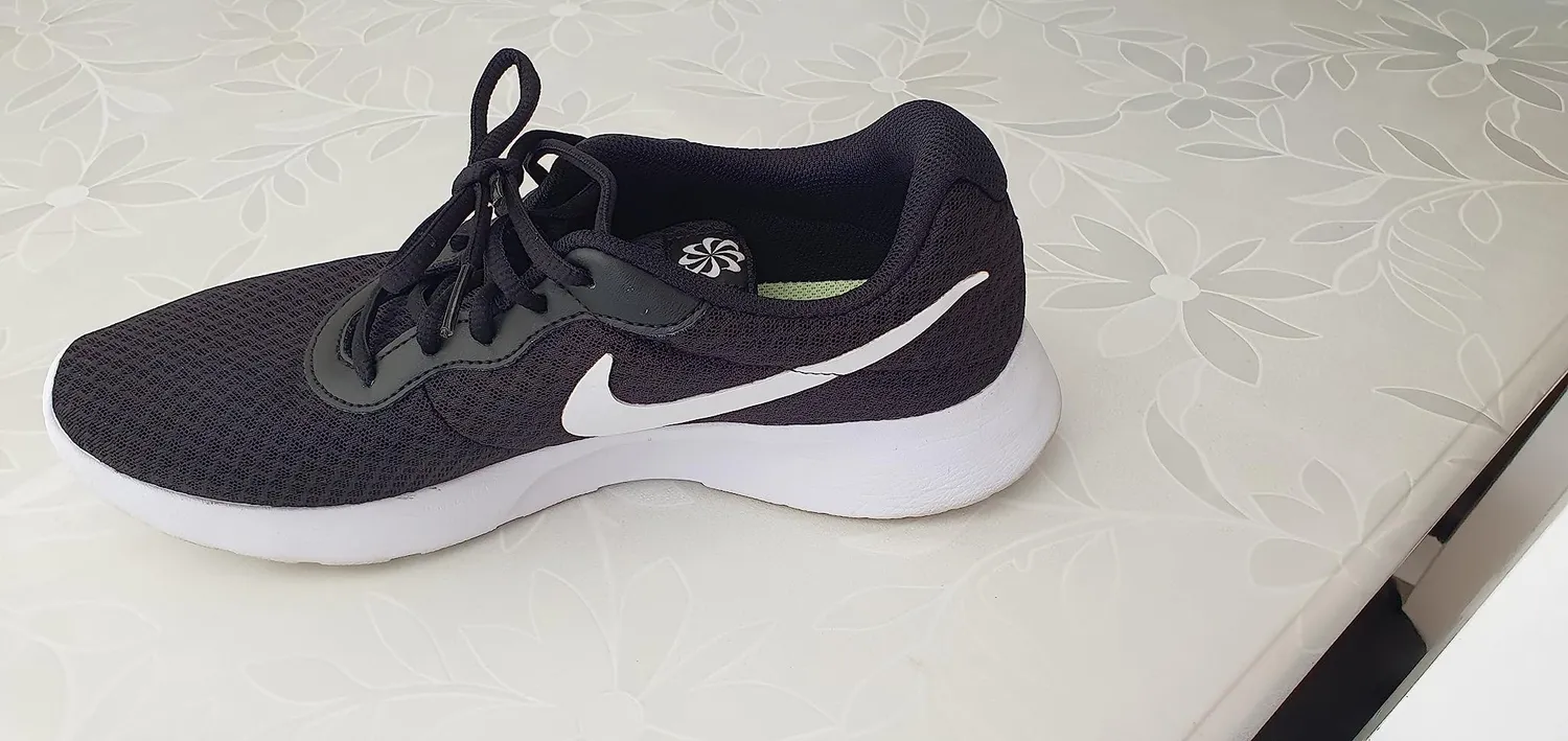 Nike Tanjun scarpe uomo 43 EU nero