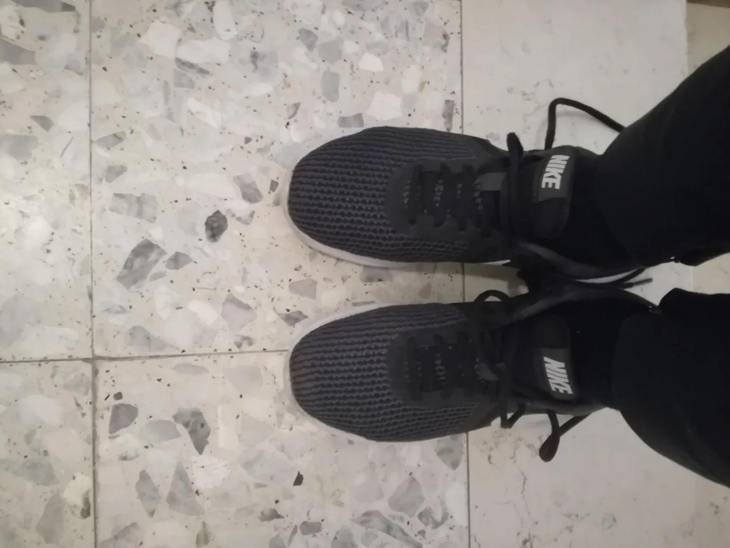 Nike Revolution 4 scarpe corsa uomo mesh traspirante