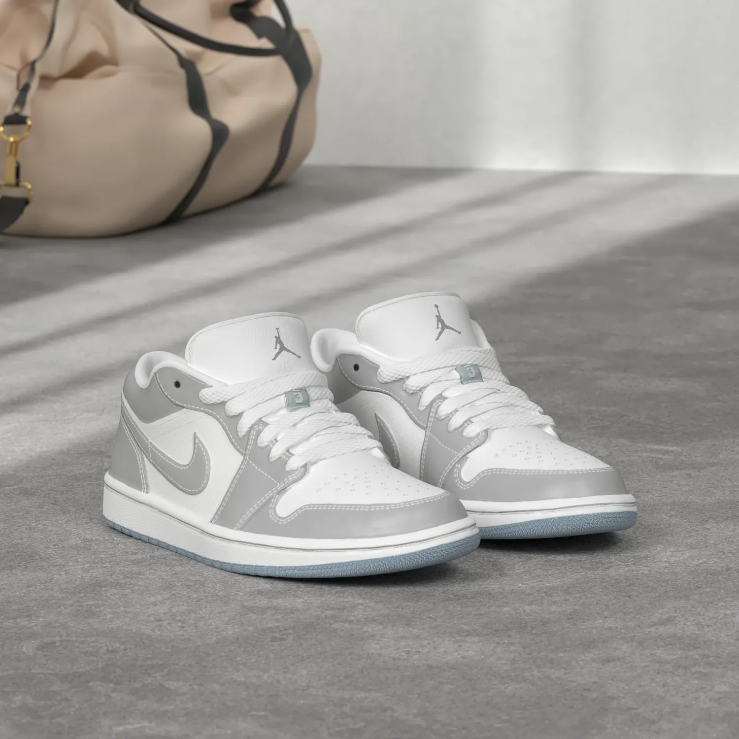 Nike Air Jordan 1 sneaker basse donna bianco grigio