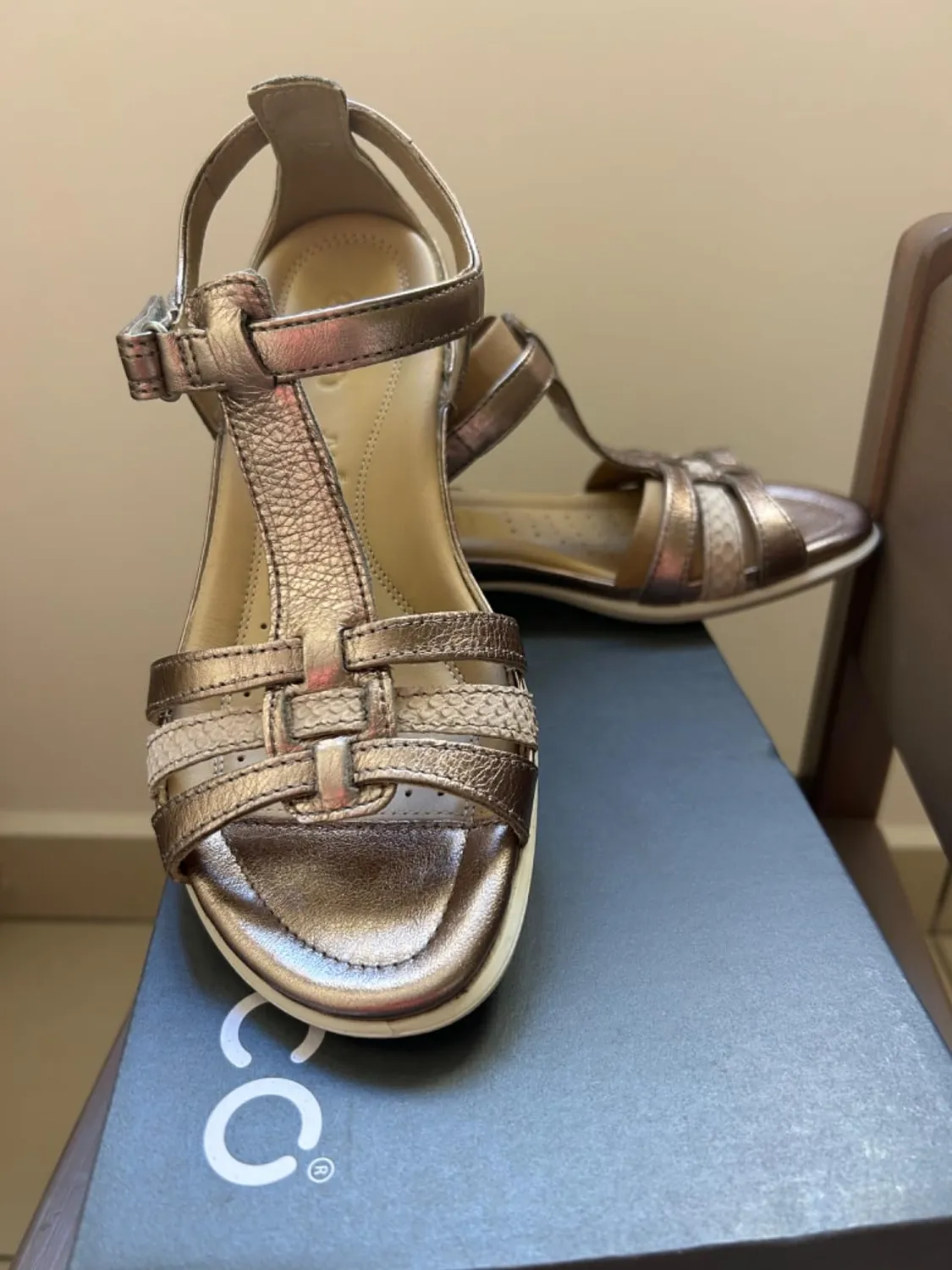 Ecco Flash sandalo donna T-strap regolabile