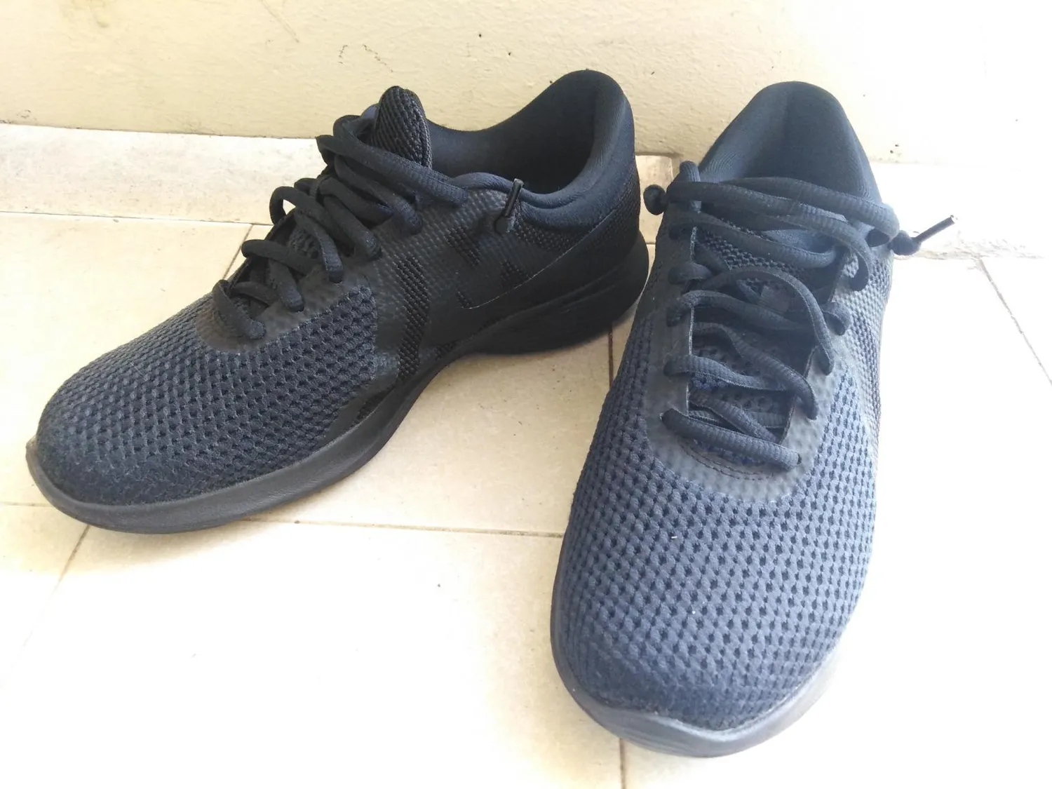 Nike Revolution 4 scarpe corsa uomo mesh traspirante