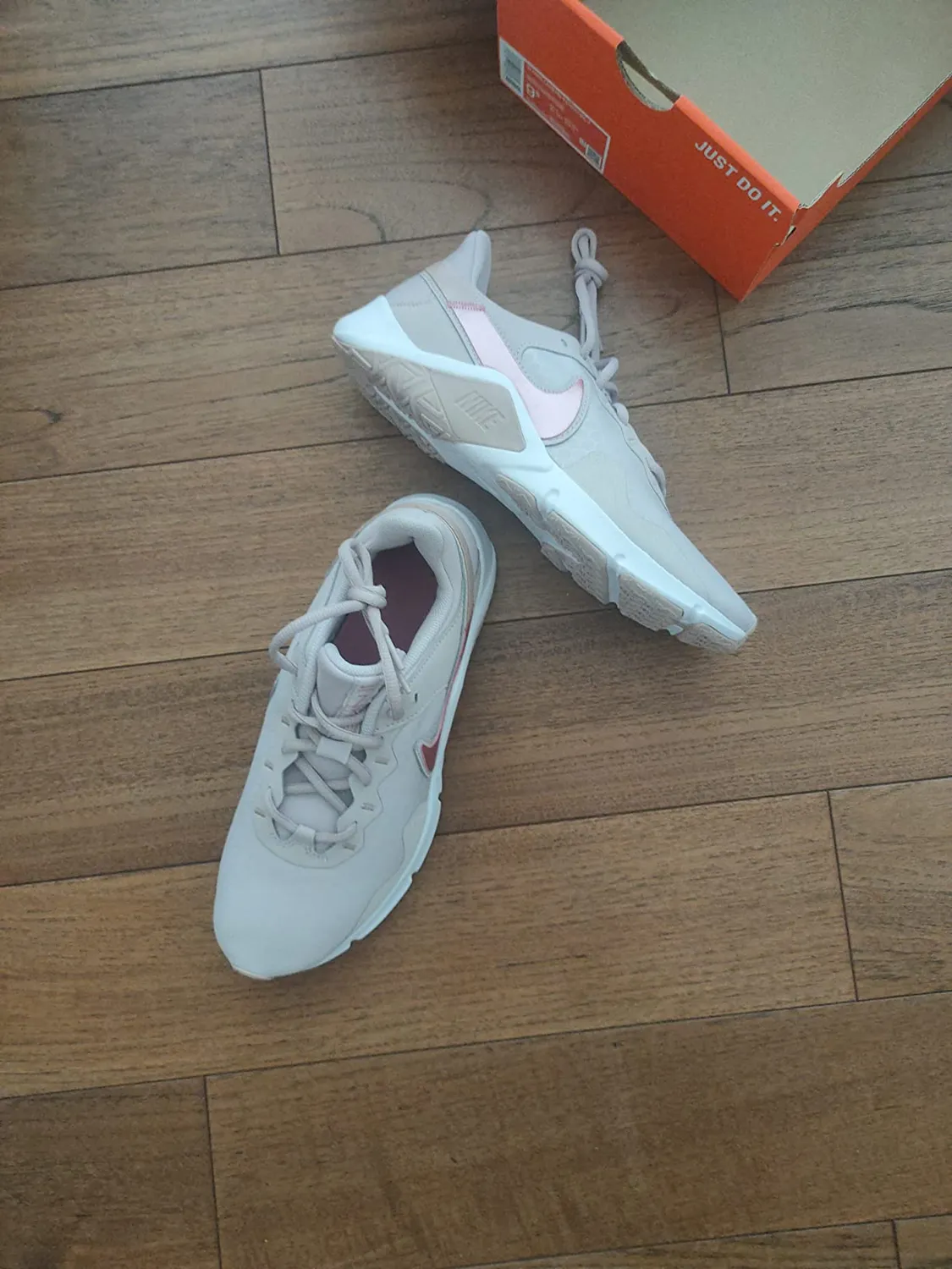 Nike Legend Essential 3 Premium scarpe donna
