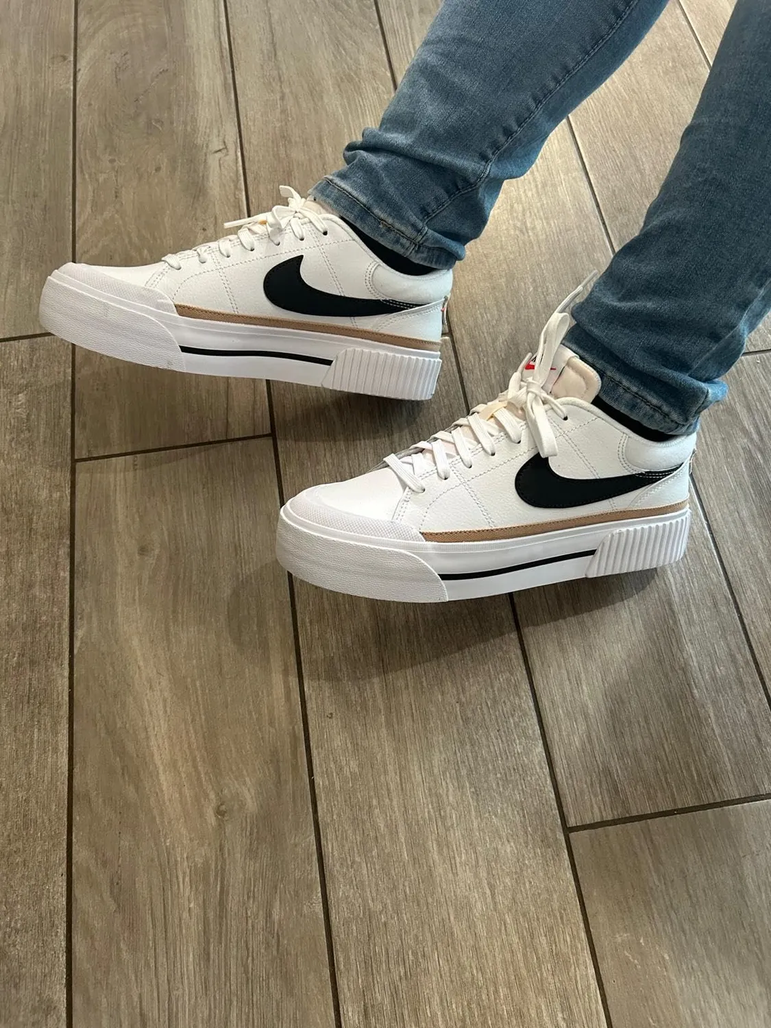 Nike Court Legacy Lift sneakers donna platform bianche