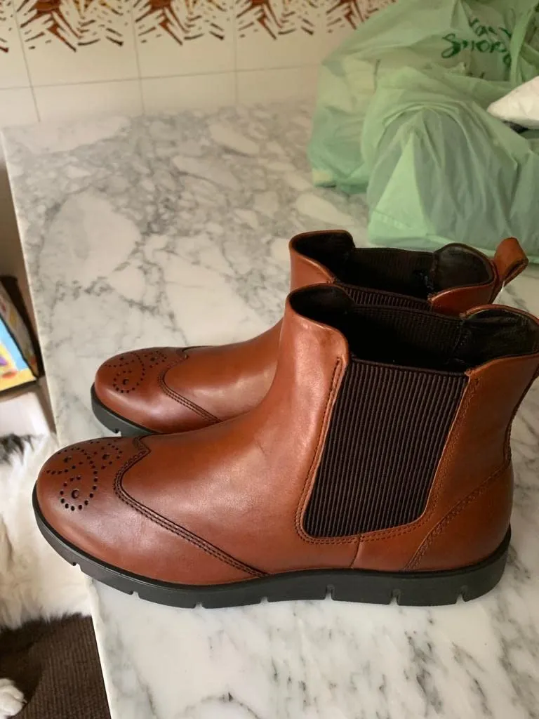 Ecco Bella 282353 stivaletti Chelsea donna neri traforati